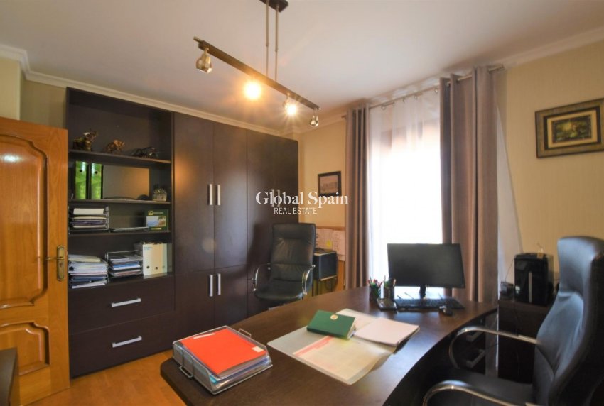 Wederverkoop - VILLA -
CIUDAD QUESADA