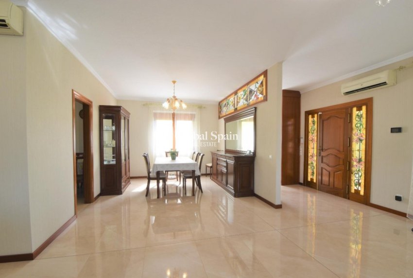 Wederverkoop - VILLA -
CIUDAD QUESADA