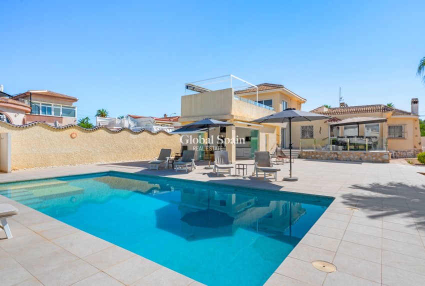 Wederverkoop - VILLA -
CIUDAD QUESADA