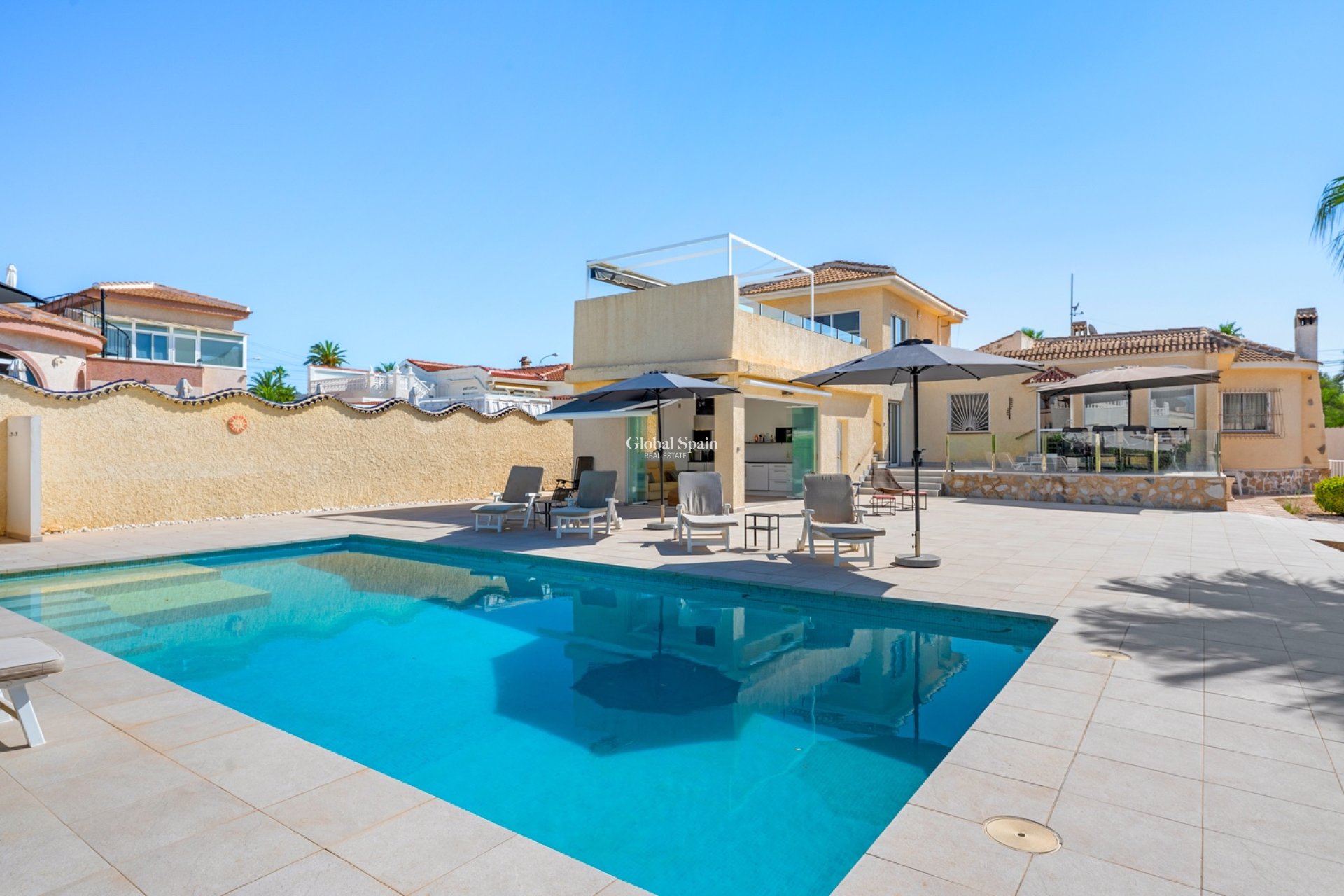 Wederverkoop - VILLA -
CIUDAD QUESADA