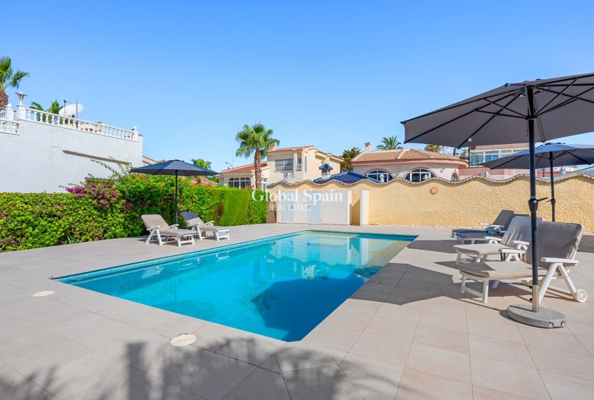 Wederverkoop - VILLA -
CIUDAD QUESADA