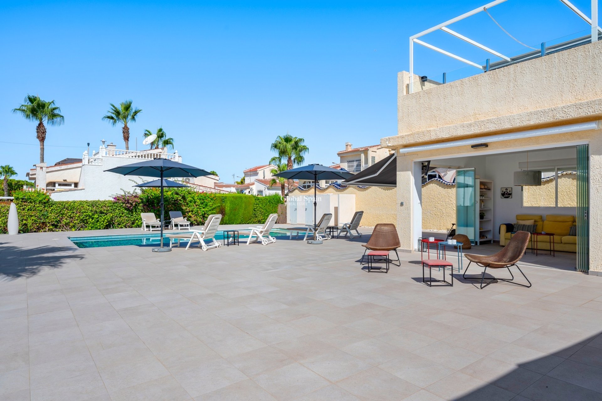 Wederverkoop - VILLA -
CIUDAD QUESADA