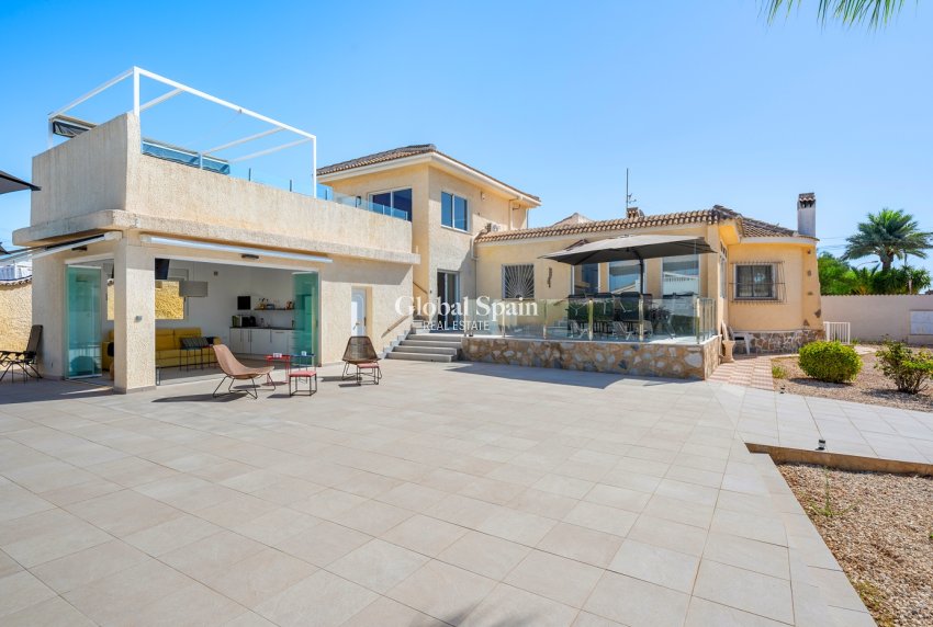 Wederverkoop - VILLA -
CIUDAD QUESADA