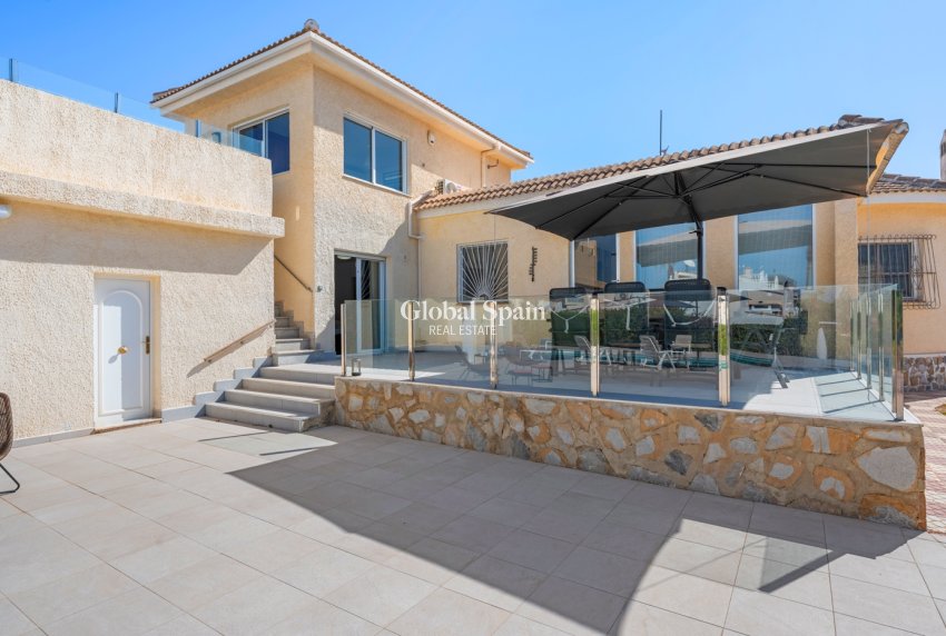 Wederverkoop - VILLA -
CIUDAD QUESADA