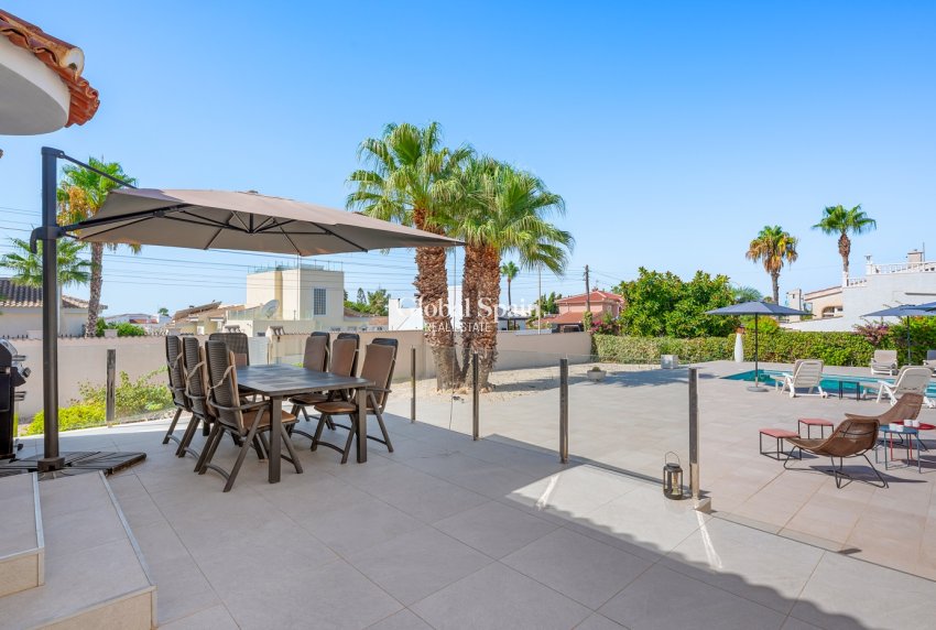 Wederverkoop - VILLA -
CIUDAD QUESADA