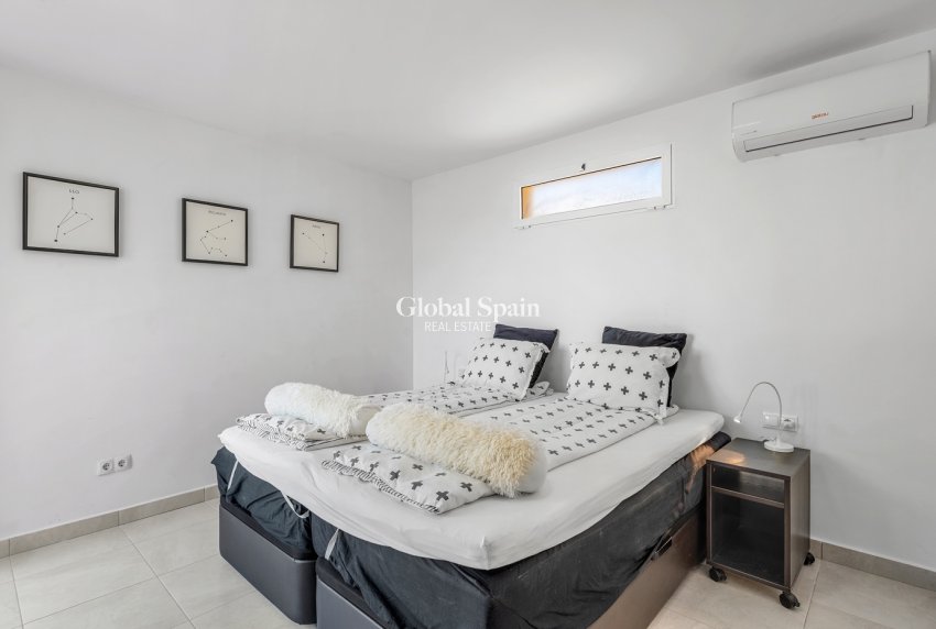 Wederverkoop - VILLA -
CIUDAD QUESADA