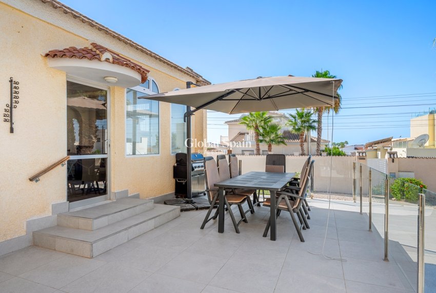 Wederverkoop - VILLA -
CIUDAD QUESADA