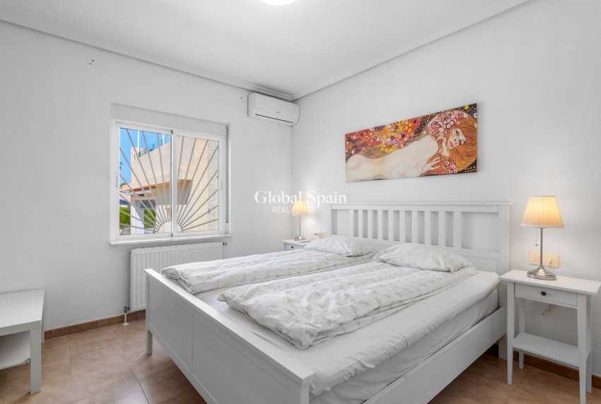 Wederverkoop - VILLA -
CIUDAD QUESADA