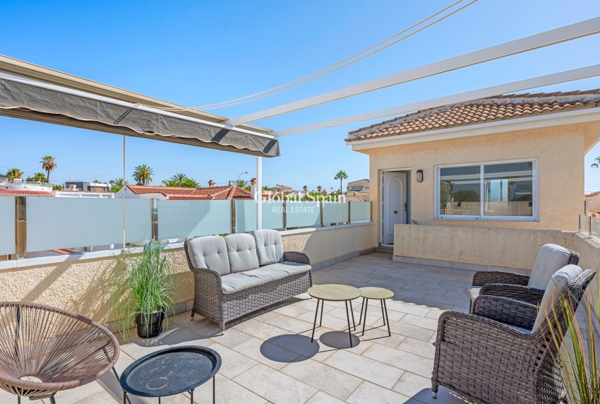 Wederverkoop - VILLA -
CIUDAD QUESADA