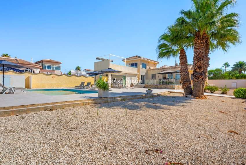 Wederverkoop - VILLA -
CIUDAD QUESADA