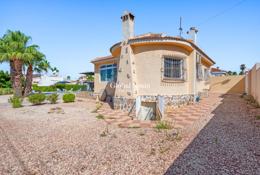 Wederverkoop - VILLA -
CIUDAD QUESADA