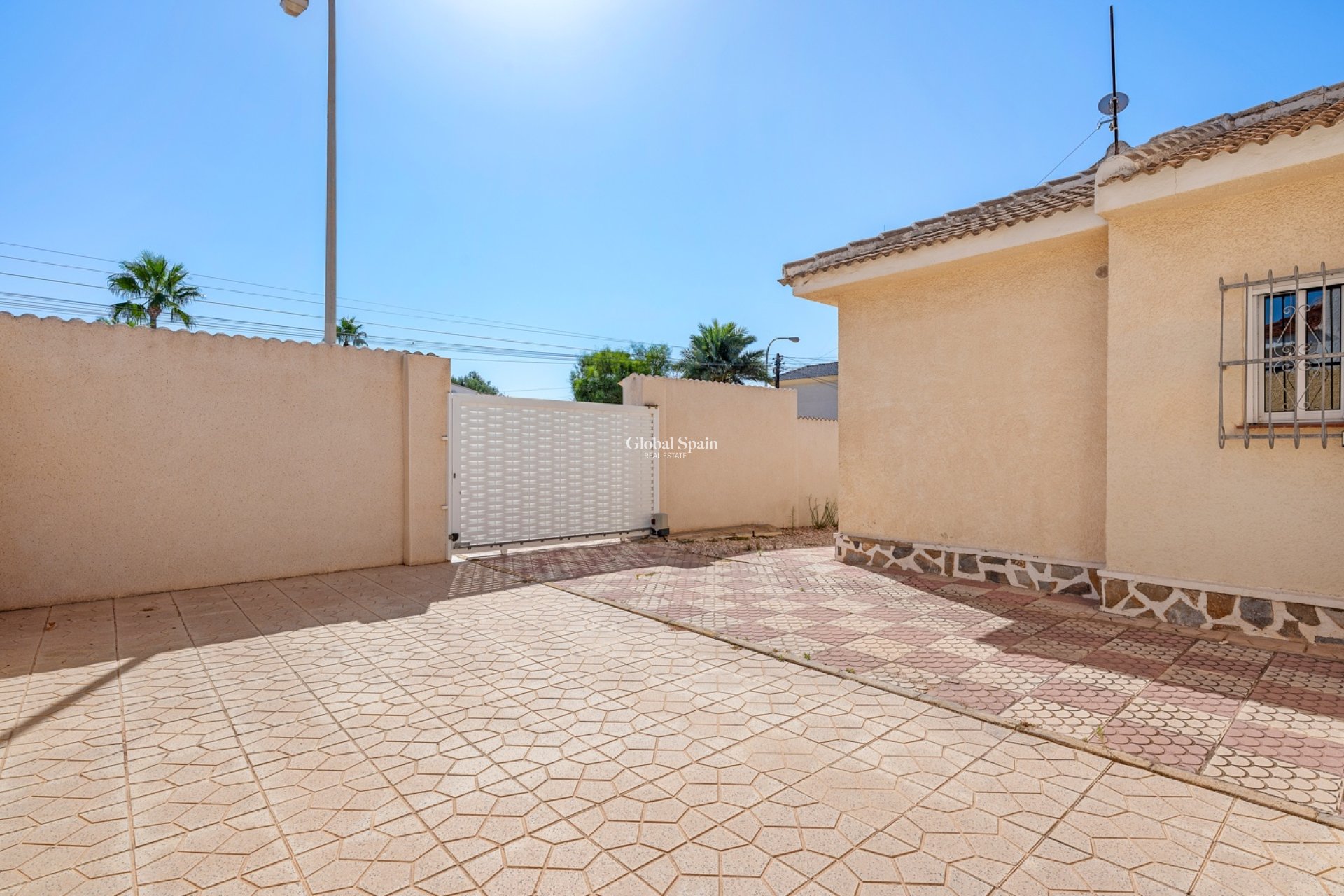 Wederverkoop - VILLA -
CIUDAD QUESADA