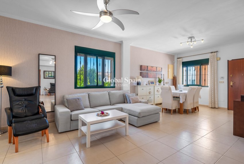 Wederverkoop - VILLA -
CIUDAD QUESADA