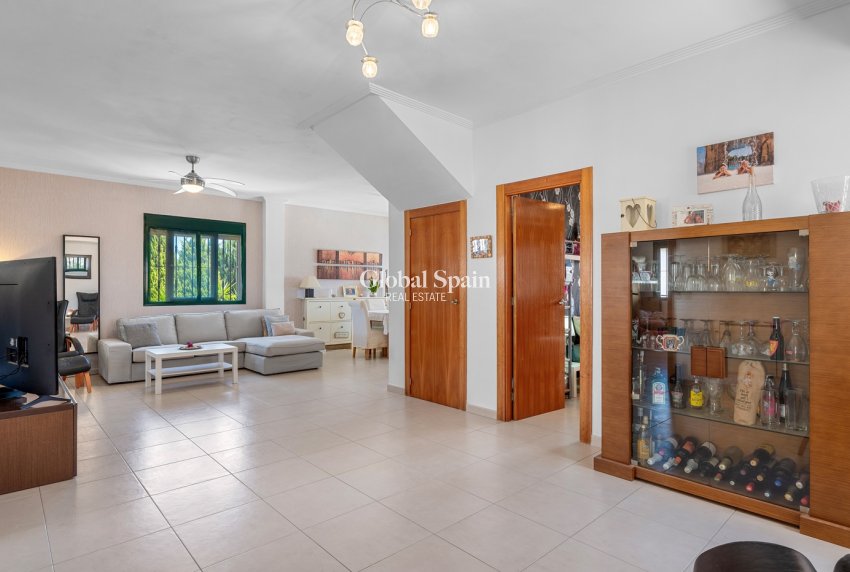 Wederverkoop - VILLA -
CIUDAD QUESADA