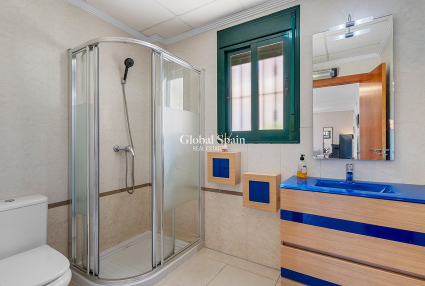 Wederverkoop - VILLA -
CIUDAD QUESADA