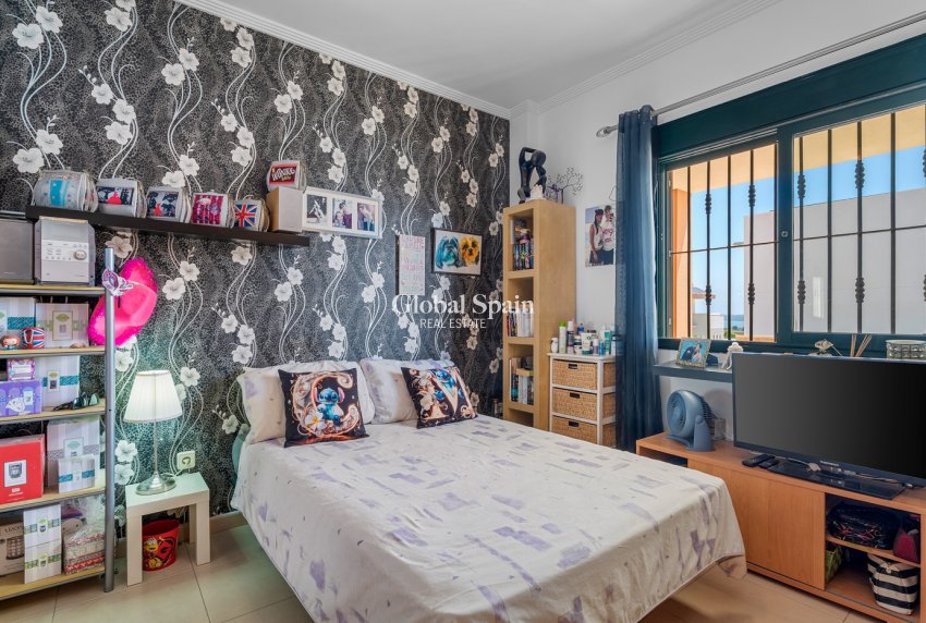 Wederverkoop - VILLA -
CIUDAD QUESADA