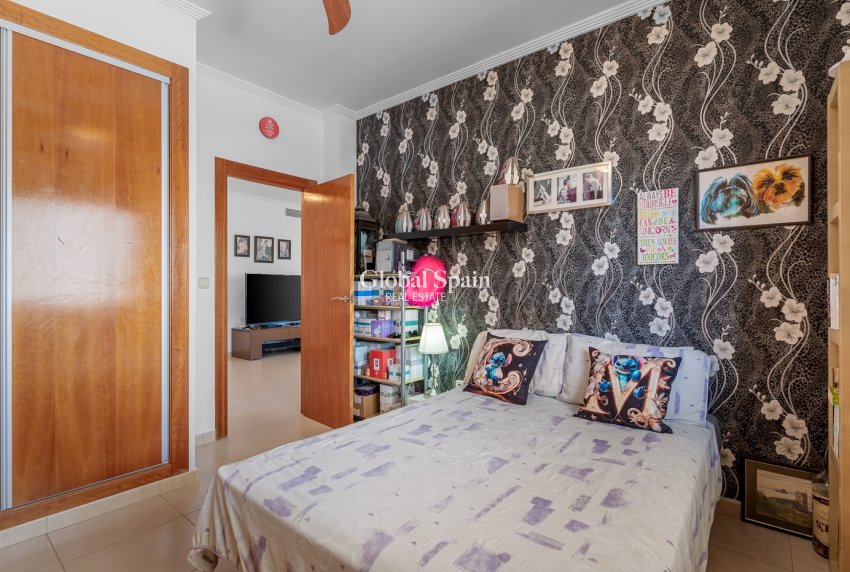 Wederverkoop - VILLA -
CIUDAD QUESADA