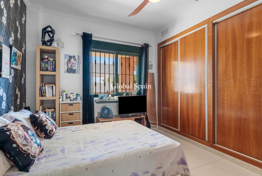 Wederverkoop - VILLA -
CIUDAD QUESADA