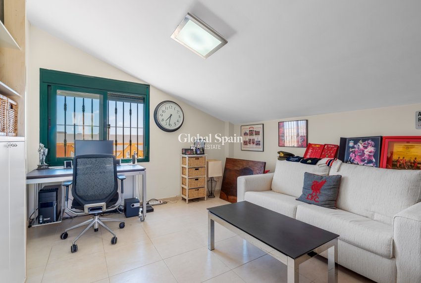 Wederverkoop - VILLA -
CIUDAD QUESADA