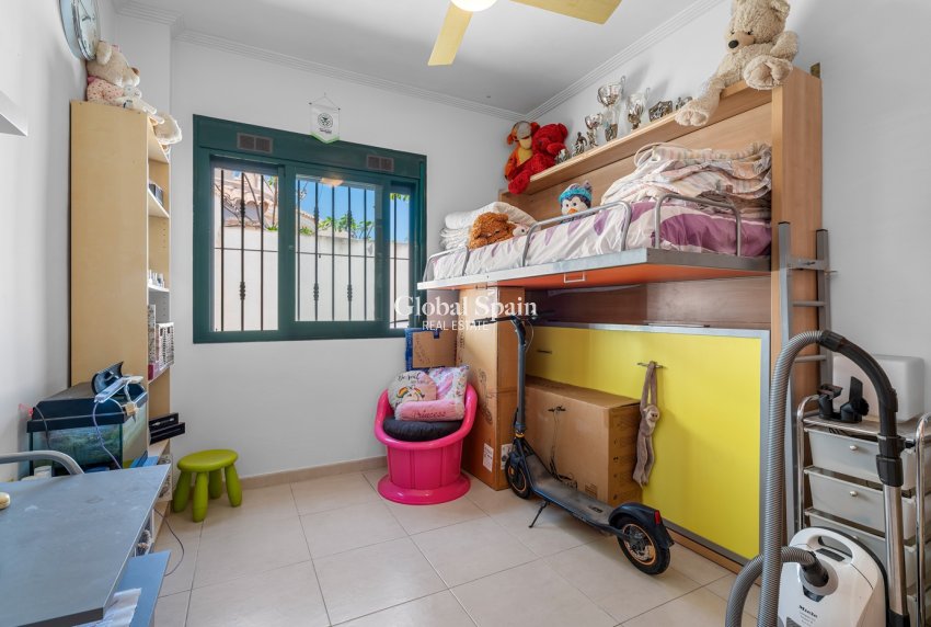 Wederverkoop - VILLA -
CIUDAD QUESADA