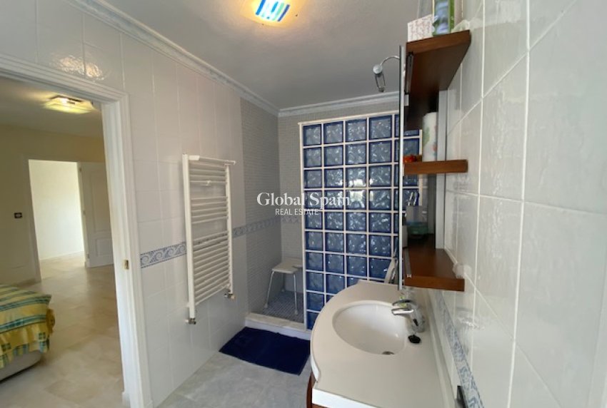 Wederverkoop - VILLA -
CIUDAD QUESADA