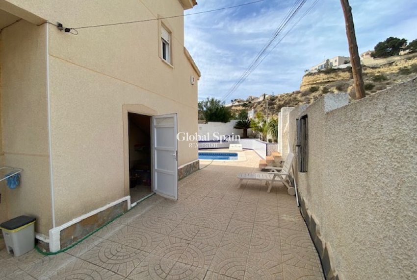 Wederverkoop - VILLA -
CIUDAD QUESADA