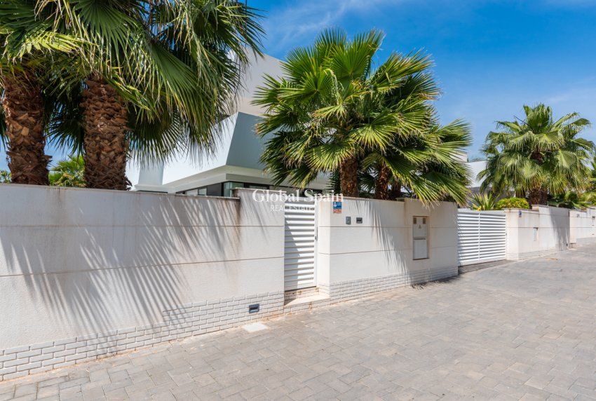 Wederverkoop - VILLA -
CIUDAD QUESADA