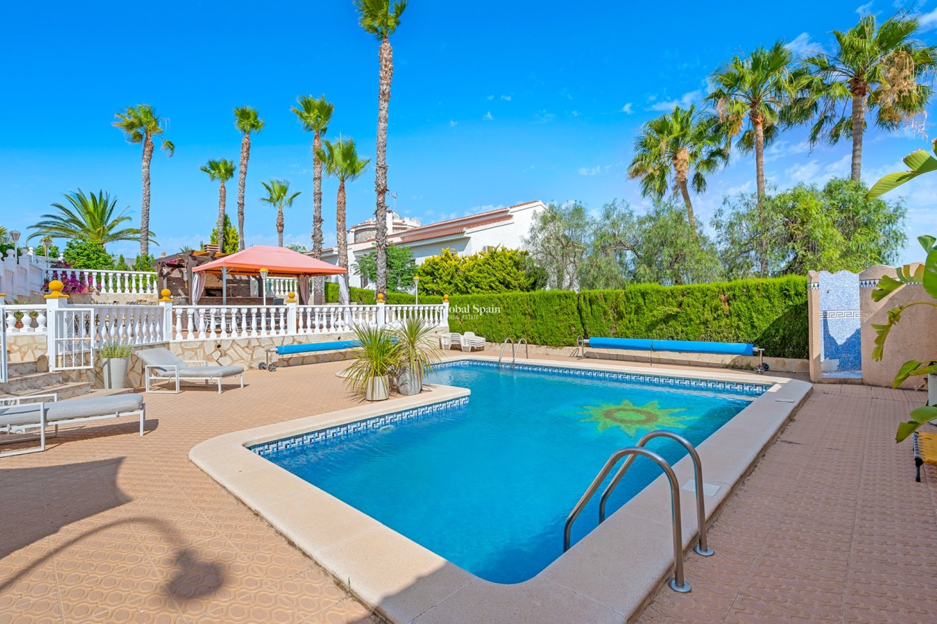 Wederverkoop - Villa -
CIUDAD QUESADA