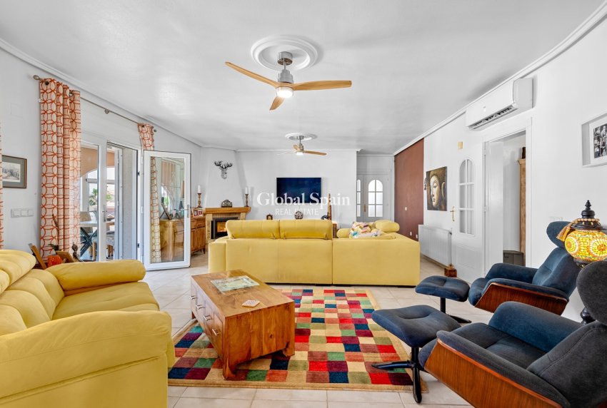 Wederverkoop - Villa -
CIUDAD QUESADA