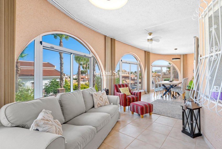 Wederverkoop - Villa -
CIUDAD QUESADA