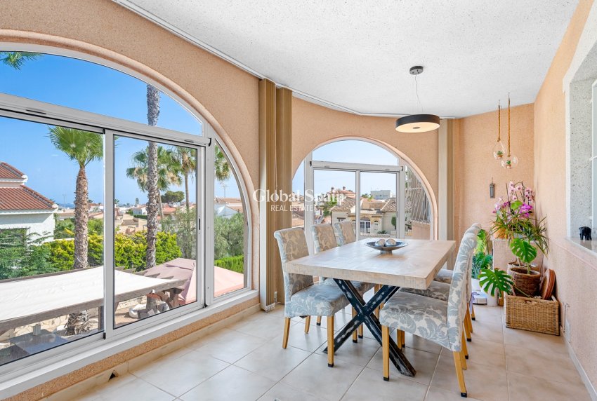 Wederverkoop - Villa -
CIUDAD QUESADA