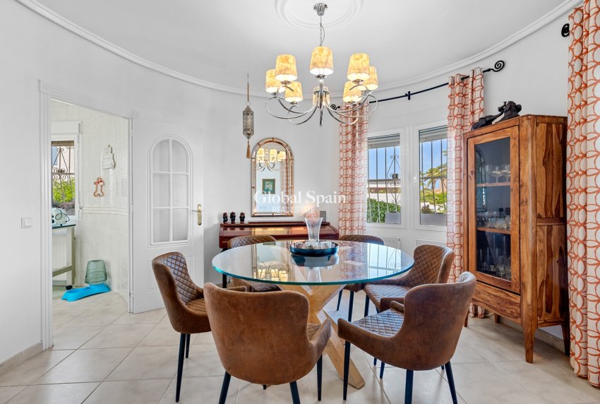 Wederverkoop - Villa -
CIUDAD QUESADA