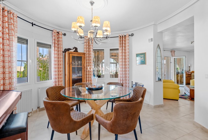 Wederverkoop - Villa -
CIUDAD QUESADA