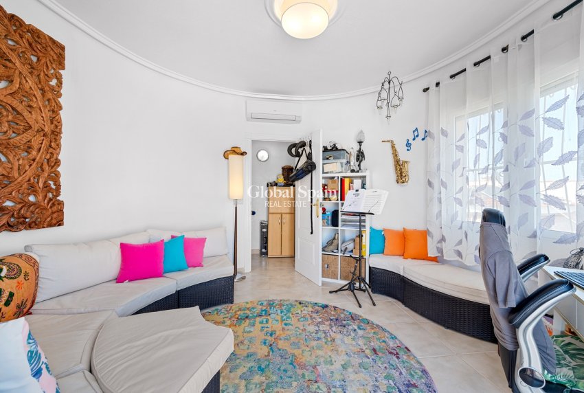 Wederverkoop - Villa -
CIUDAD QUESADA