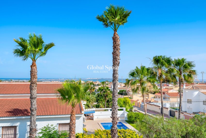 Wederverkoop - Villa -
CIUDAD QUESADA