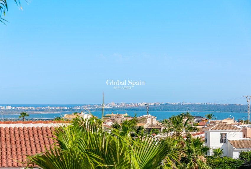 Wederverkoop - Villa -
CIUDAD QUESADA