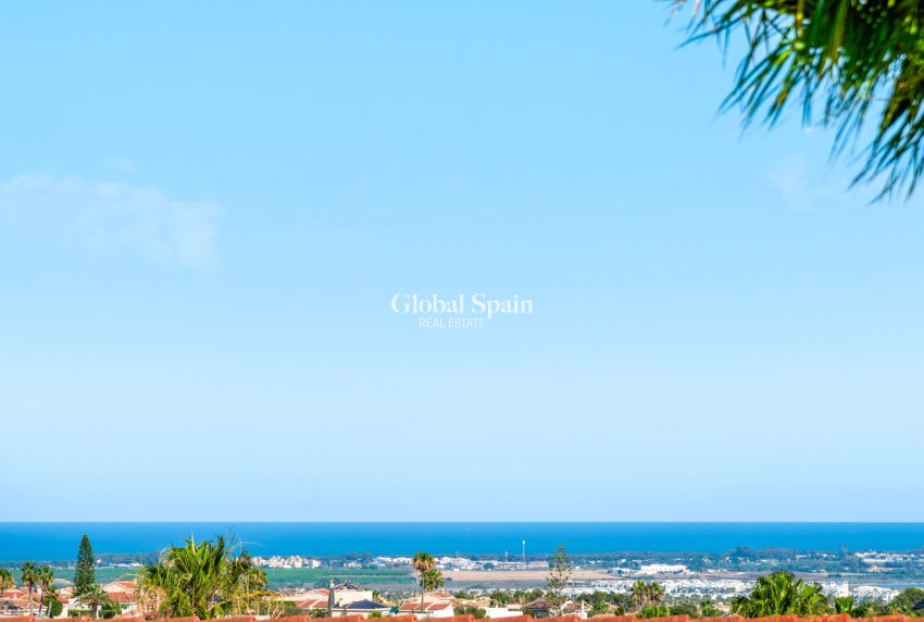 Wederverkoop - Villa -
CIUDAD QUESADA