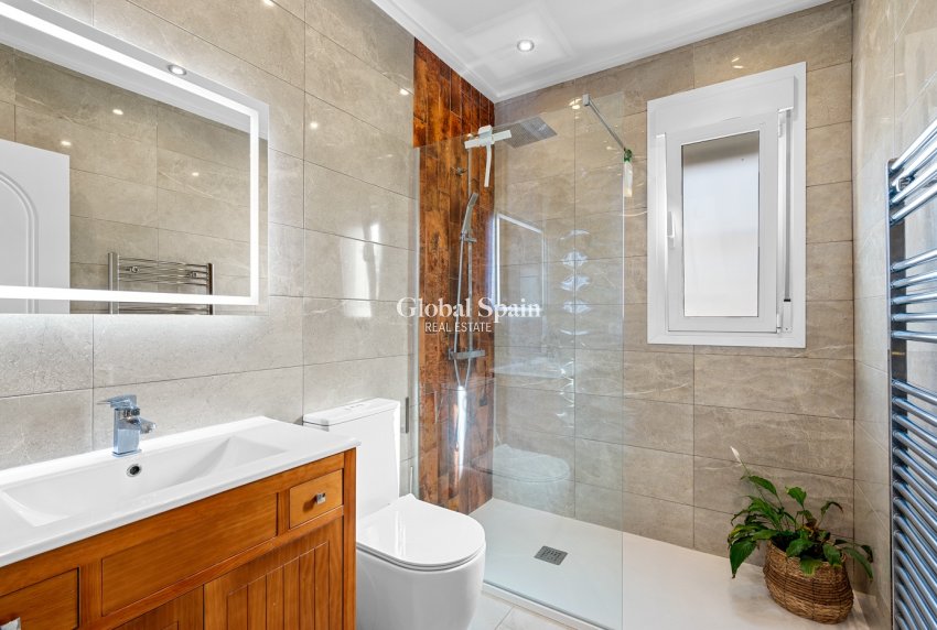 Wederverkoop - Villa -
CIUDAD QUESADA