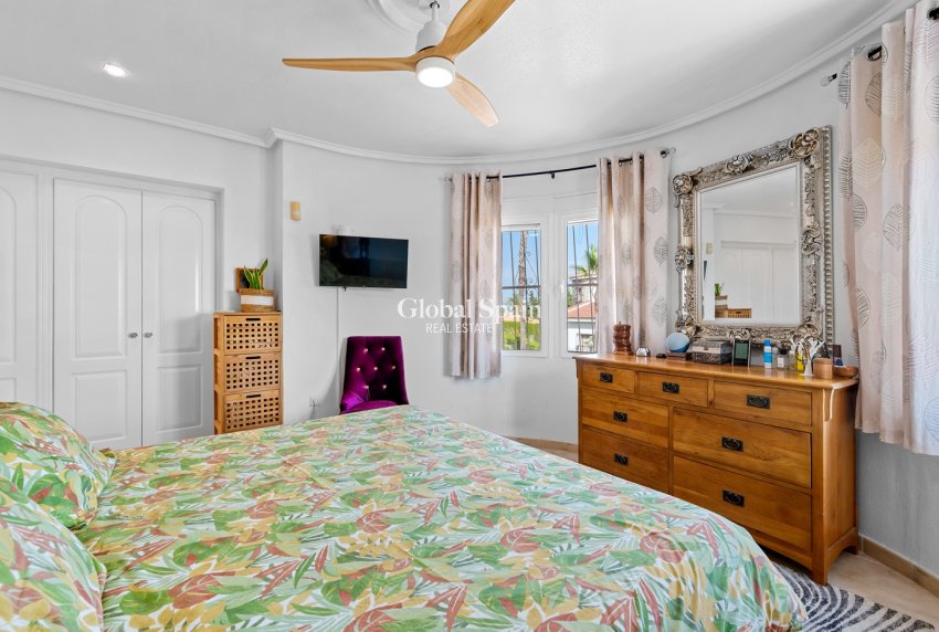 Wederverkoop - Villa -
CIUDAD QUESADA