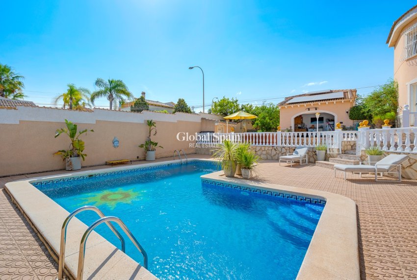 Wederverkoop - Villa -
CIUDAD QUESADA