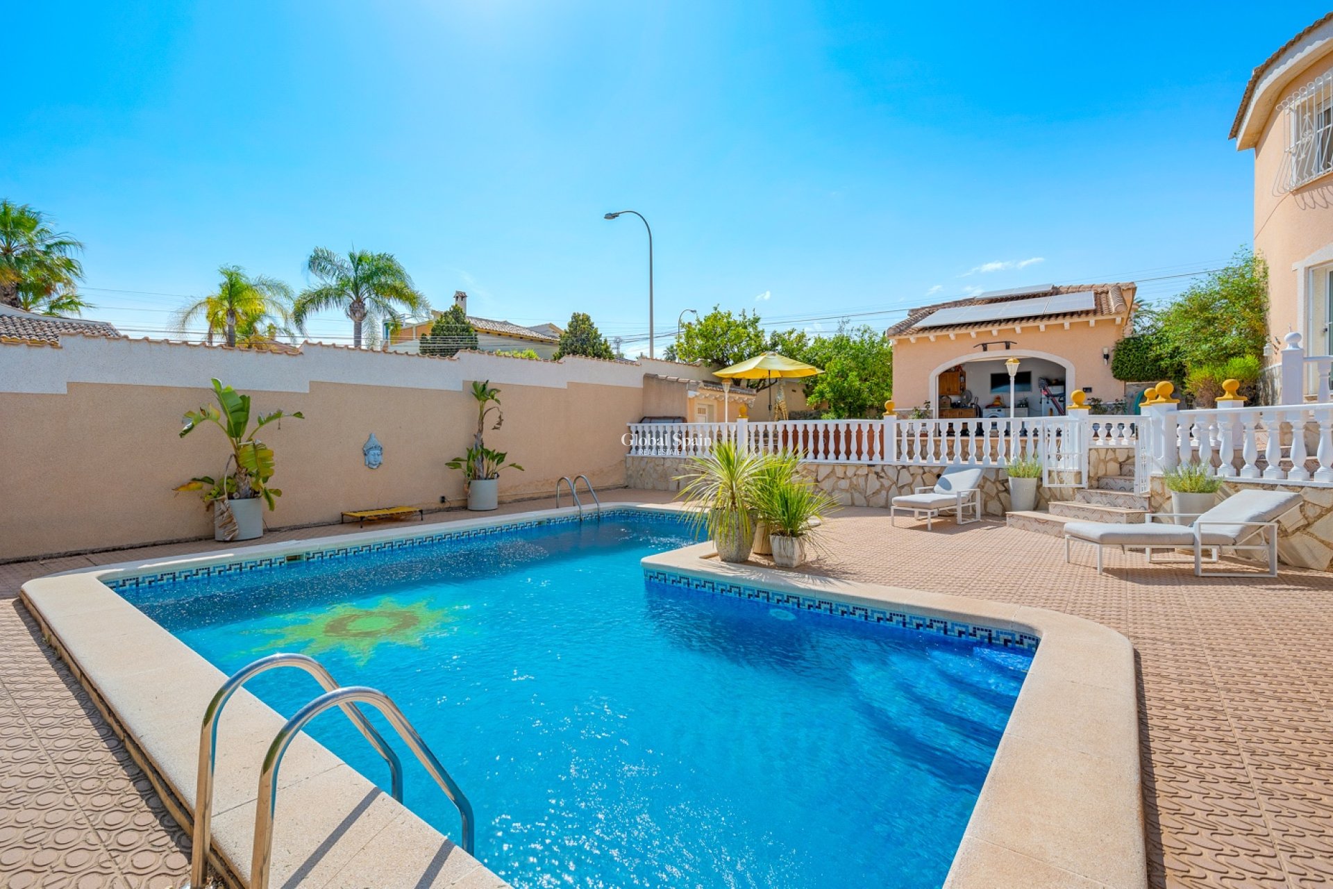 Wederverkoop - Villa -
CIUDAD QUESADA