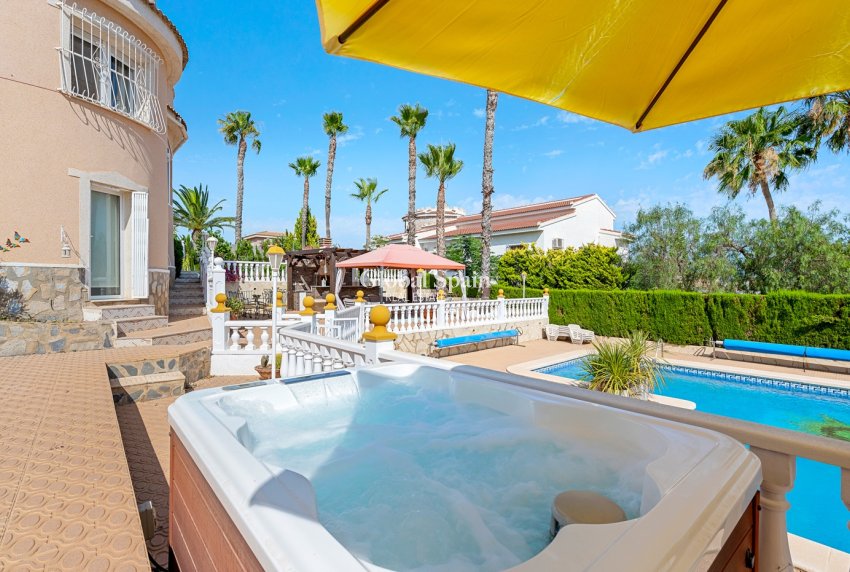 Wederverkoop - Villa -
CIUDAD QUESADA