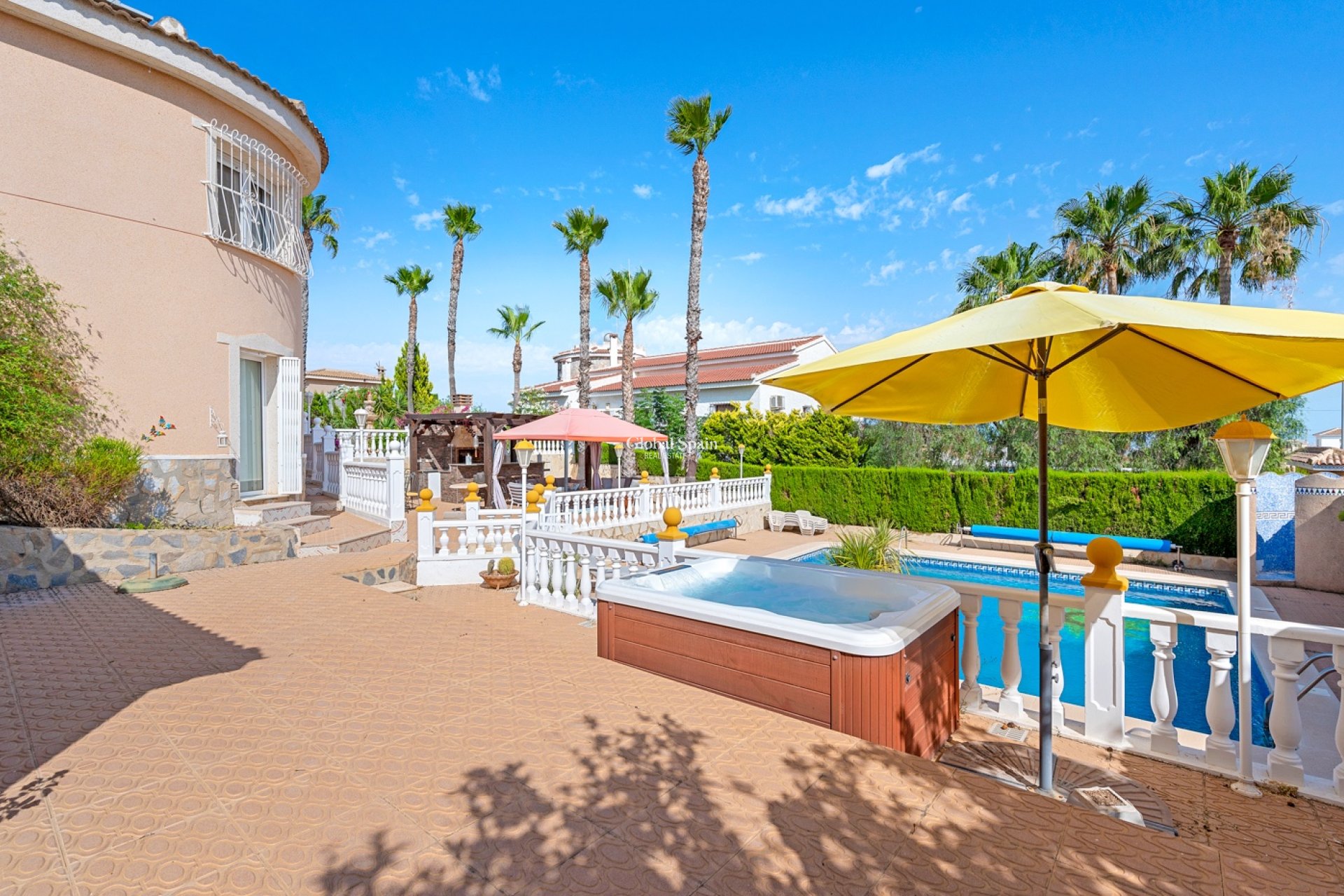 Wederverkoop - Villa -
CIUDAD QUESADA