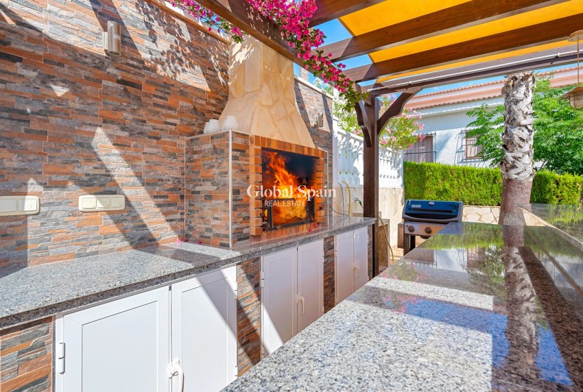 Wederverkoop - Villa -
CIUDAD QUESADA