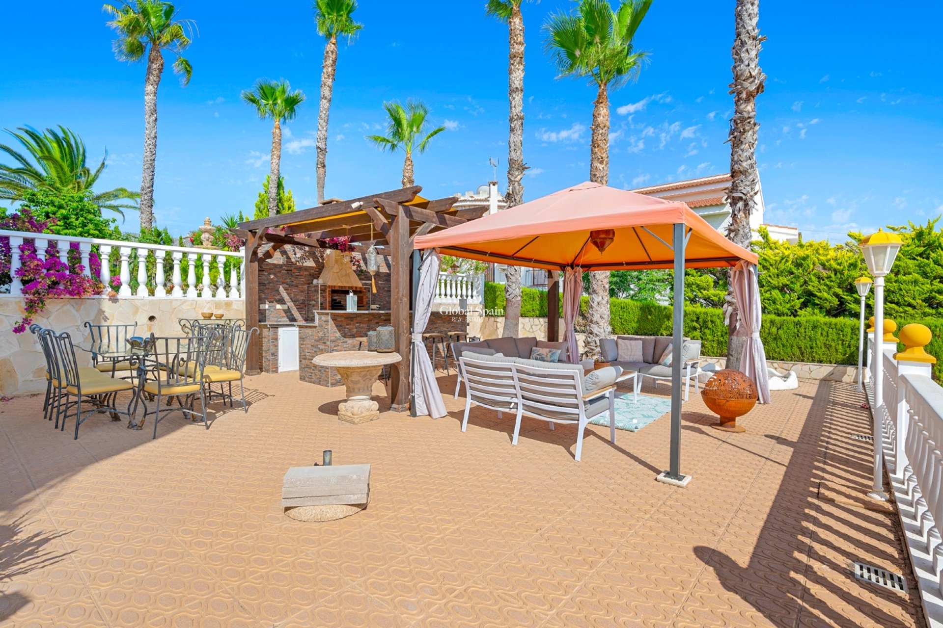 Wederverkoop - Villa -
CIUDAD QUESADA