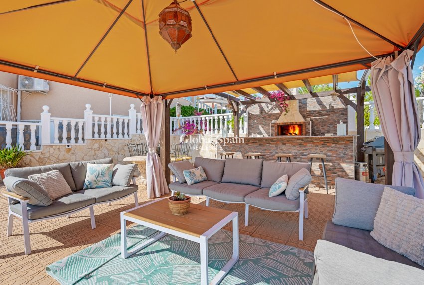 Wederverkoop - Villa -
CIUDAD QUESADA