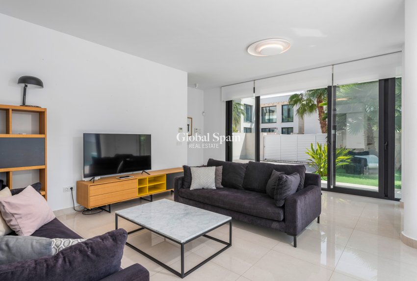 Wederverkoop - VILLA -
CIUDAD QUESADA