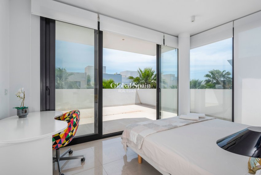 Wederverkoop - VILLA -
CIUDAD QUESADA