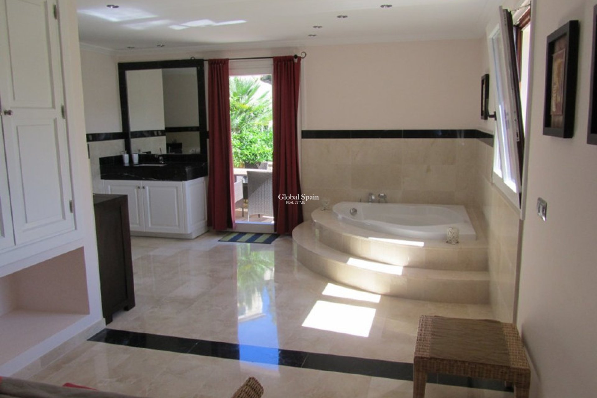 Wederverkoop - Villa -
Costa de la Calma - optional location detail