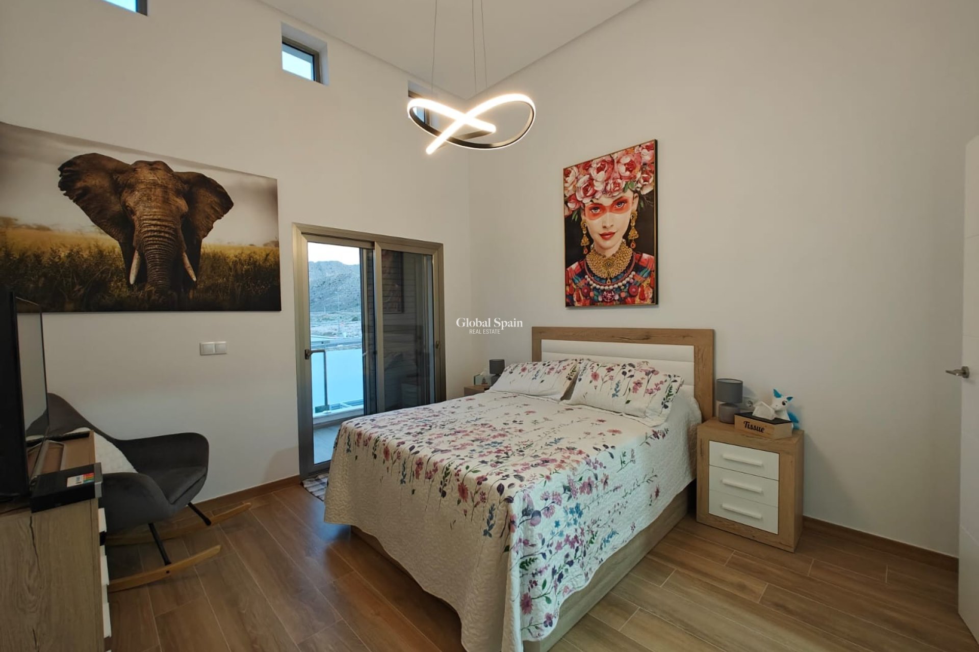 Wederverkoop - VILLA -
COX - Cox